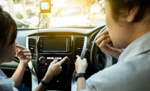 Tips Mengatasi Bau Tak Sedap di Interior Mobil