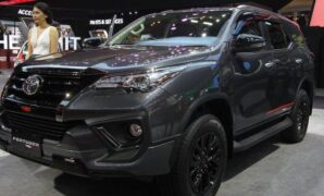 Tingkatkan Fortuner dengan sunroof deflector fungsional