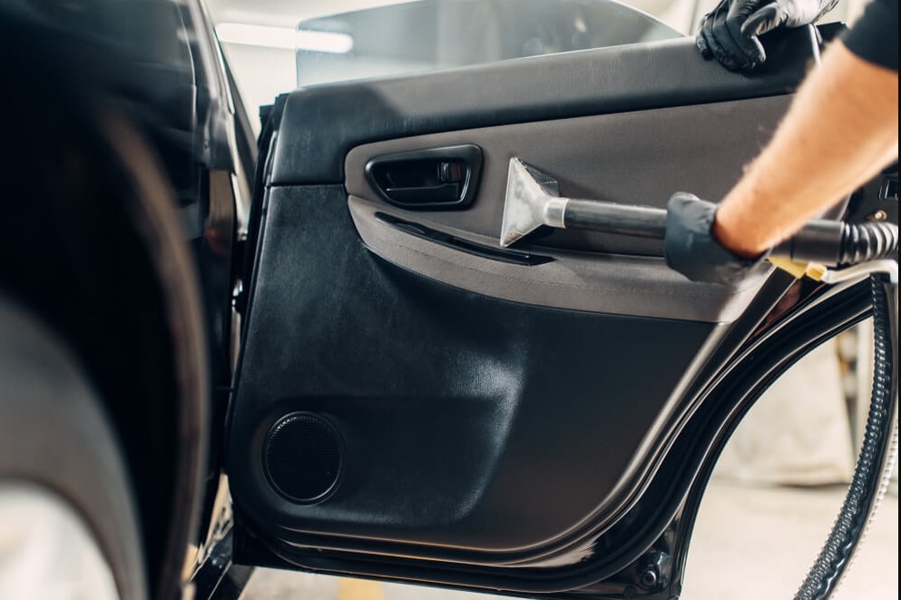 Door trim interior mobil kulit sintetis